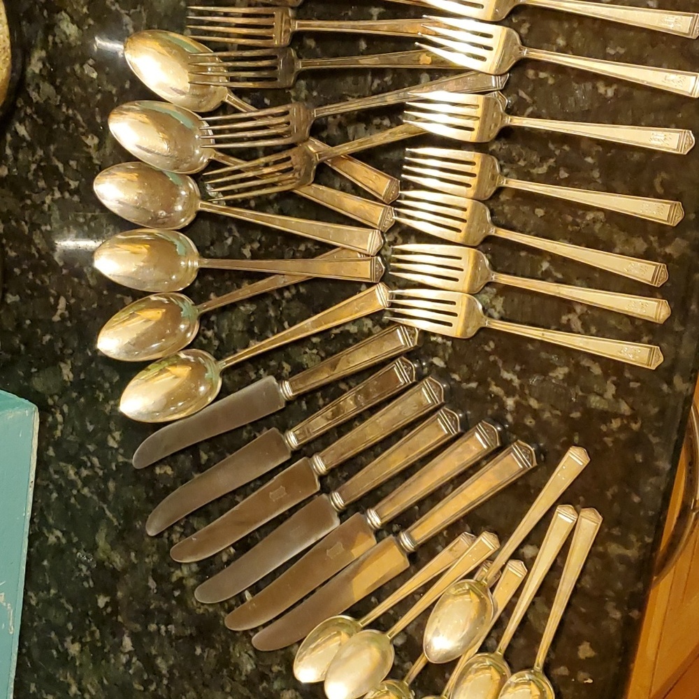 1847 Rogers Bros Silverplate Flatware service for 6